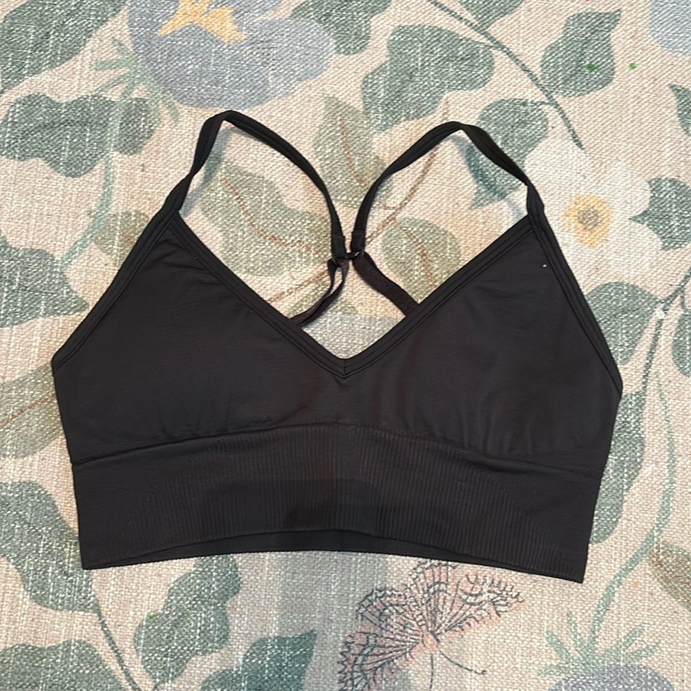 Black lululemon sports bra